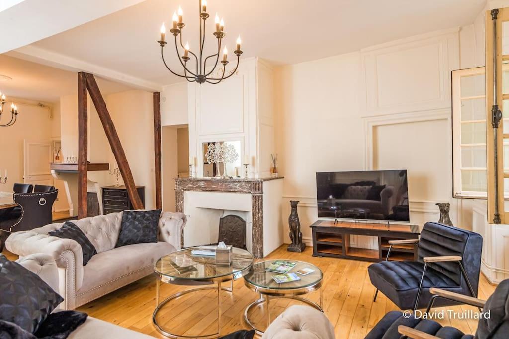 Suites Mana - Matahina Avec Vue Superbe Sur La Place Ducale Et Parking Prive Inclus Charleville-Mézières Εξωτερικό φωτογραφία