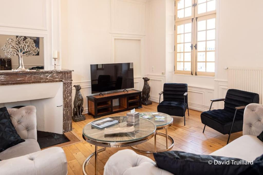 Suites Mana - Matahina Avec Vue Superbe Sur La Place Ducale Et Parking Prive Inclus Charleville-Mézières Εξωτερικό φωτογραφία