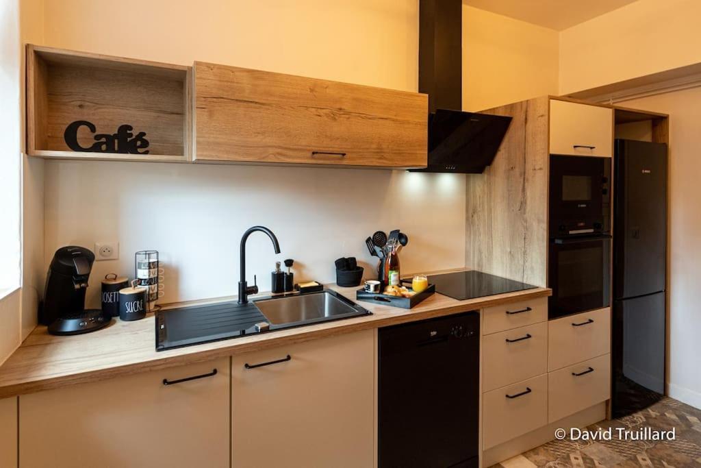 Suites Mana - Matahina Avec Vue Superbe Sur La Place Ducale Et Parking Prive Inclus Charleville-Mézières Εξωτερικό φωτογραφία
