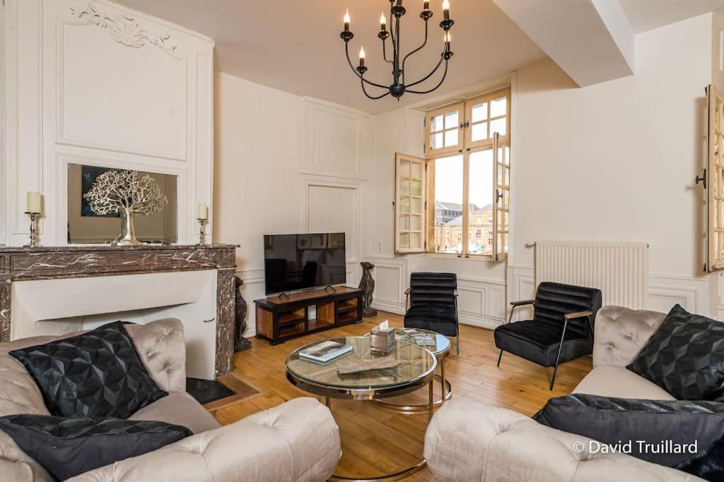 Suites Mana - Matahina Avec Vue Superbe Sur La Place Ducale Et Parking Prive Inclus Charleville-Mézières Εξωτερικό φωτογραφία