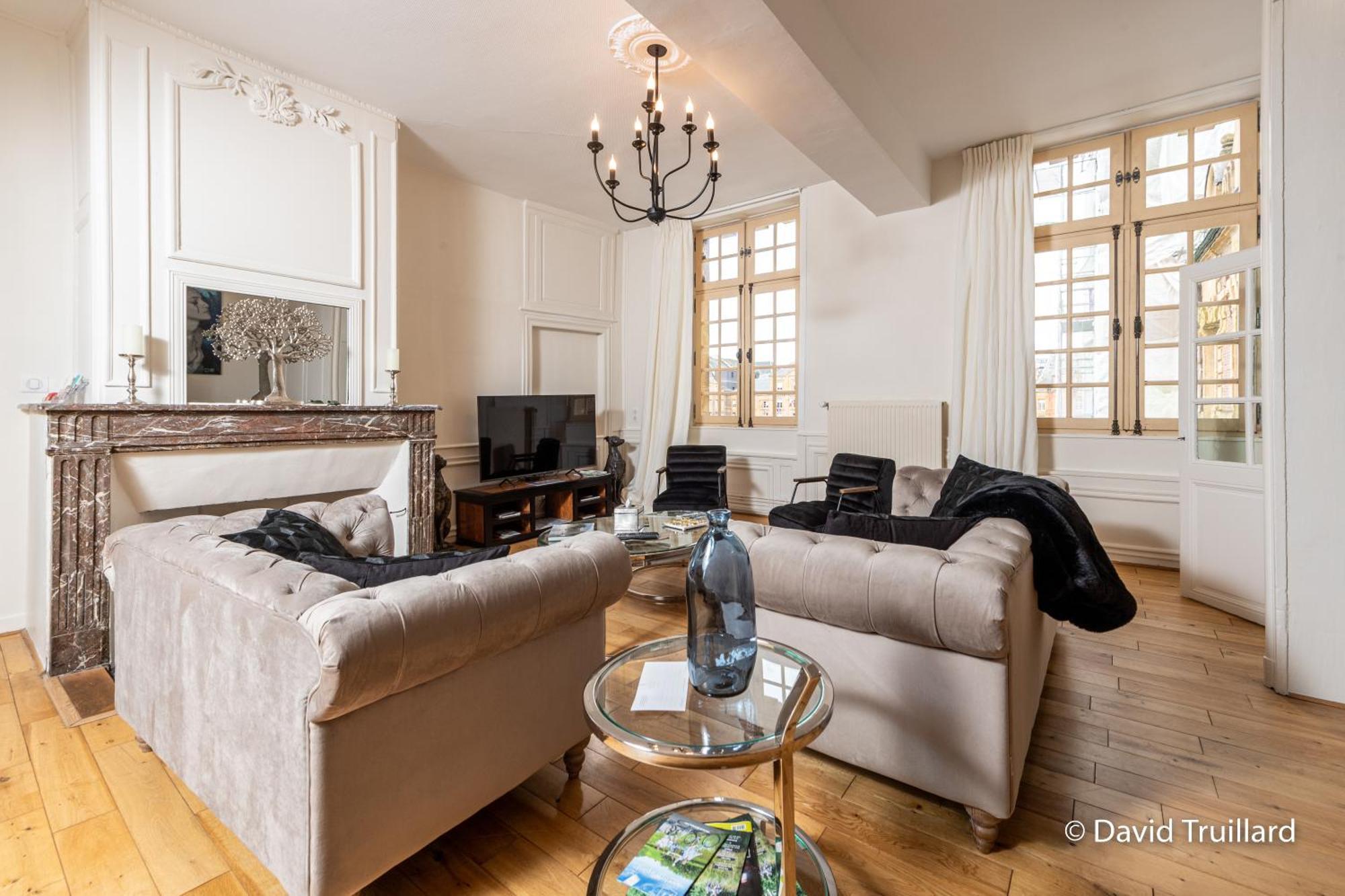 Suites Mana - Matahina Avec Vue Superbe Sur La Place Ducale Et Parking Prive Inclus Charleville-Mézières Εξωτερικό φωτογραφία