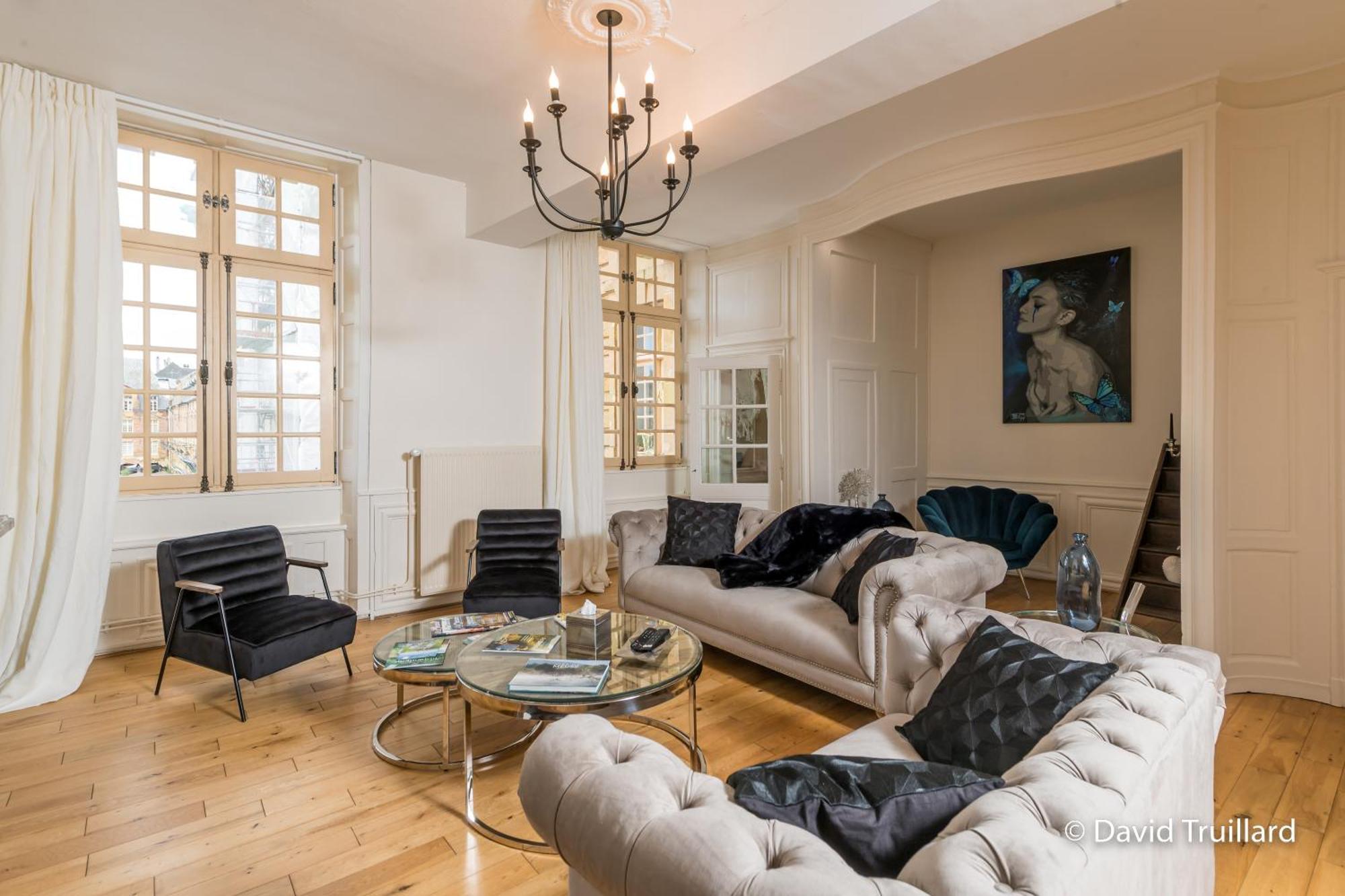 Suites Mana - Matahina Avec Vue Superbe Sur La Place Ducale Et Parking Prive Inclus Charleville-Mézières Εξωτερικό φωτογραφία