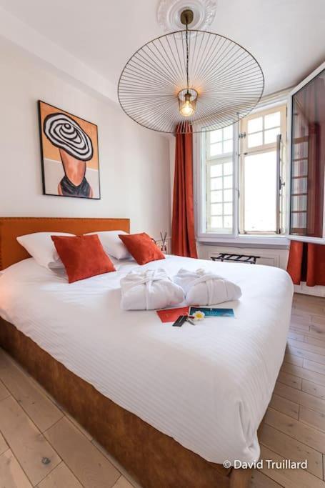 Suites Mana - Matahina Avec Vue Superbe Sur La Place Ducale Et Parking Prive Inclus Charleville-Mézières Εξωτερικό φωτογραφία