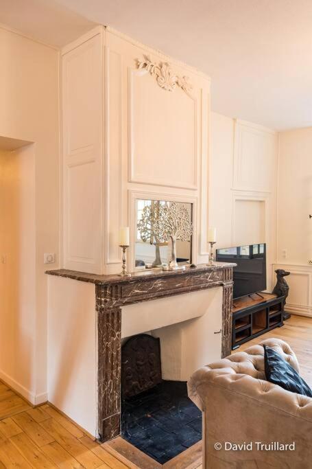 Suites Mana - Matahina Avec Vue Superbe Sur La Place Ducale Et Parking Prive Inclus Charleville-Mézières Εξωτερικό φωτογραφία